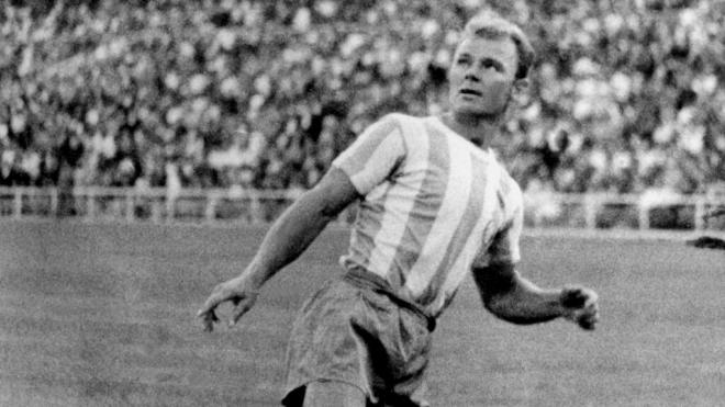 Kubala jugando al fútbol (Cordon Press)