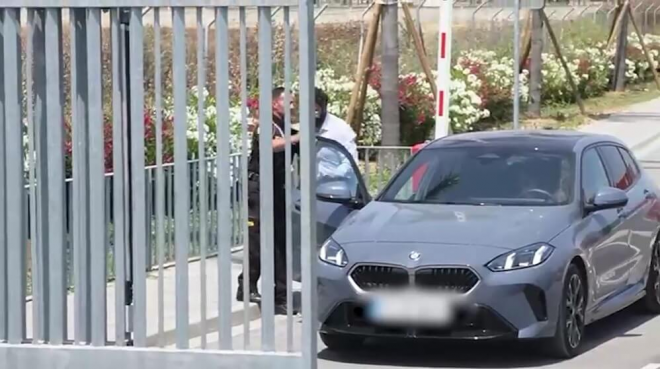 Víctor Orta abandona la ciudad deportiva.