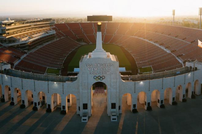 Fachada de Los Angeles Memorial Coliseum (Fuente: 'X' @Atleti)