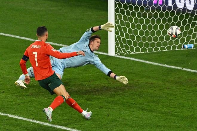 Cristiano Ronaldo anotando frente a Ter Stegen (Foto: Cordon Press)