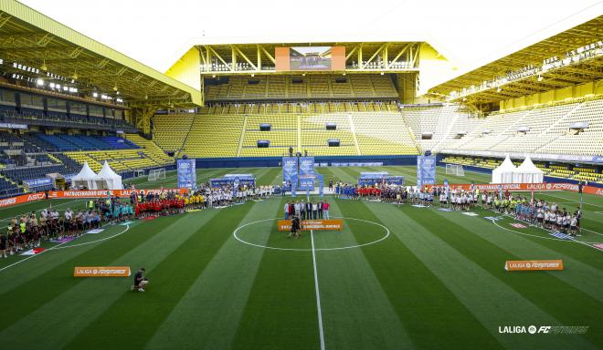 Los participantes de LALIGA FC FUTURES en La Cerámica (Foto: LALIGA).
