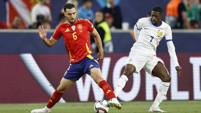 Mikel Merino ante Ousmané Dembélé, durante el España-Francia (foto: Cordon Press).