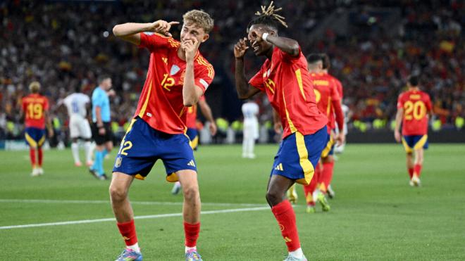 Dean Huijsen y Nico Williams celebran el gol del extremo (Foto: Cordon Press)