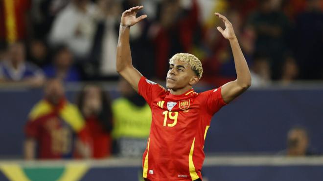 Lamine Yamal celebra uno de sus goles en el España-Francia (foto: Cordon Press).