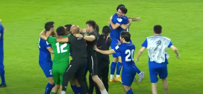 Los jugadores de Uzbekistán celebran la clasificación para el Mundial 2026.