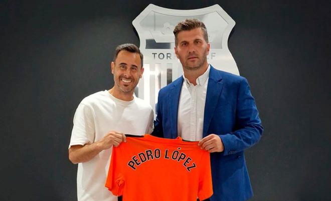 Pedro López, izquierda, director deportivo del Torrent
