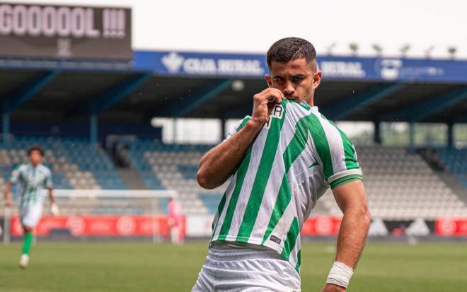 Rodrigo Marina celebra uno de sus goles al Valencia (Foto: RBB).