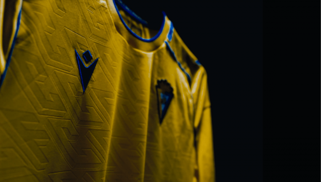La nueva camiseta del Cádiz CF que aparece en el vídeo de presentación de Suso.