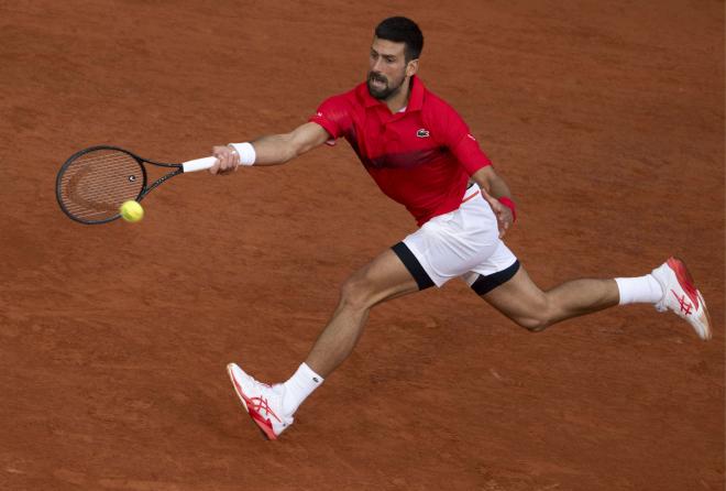 Novak Djokovic, ante Jannik Sinner en Roland Garros 2025 (Foto: Cordon Press).