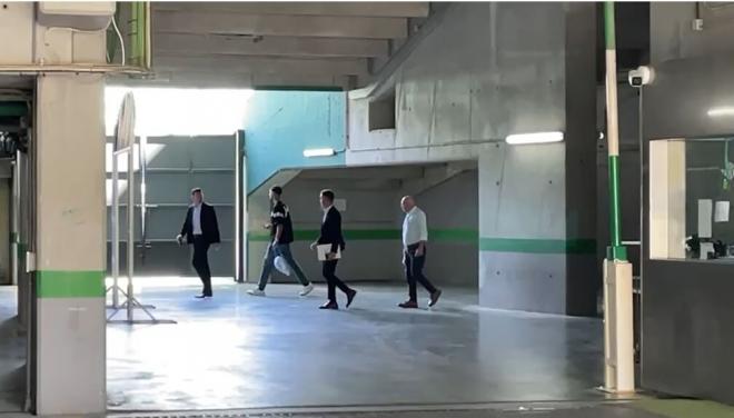 Álvaro Valles, en el parking del Gol Norte del Benito Villamarin (Imagen: Kiko Hurtado).