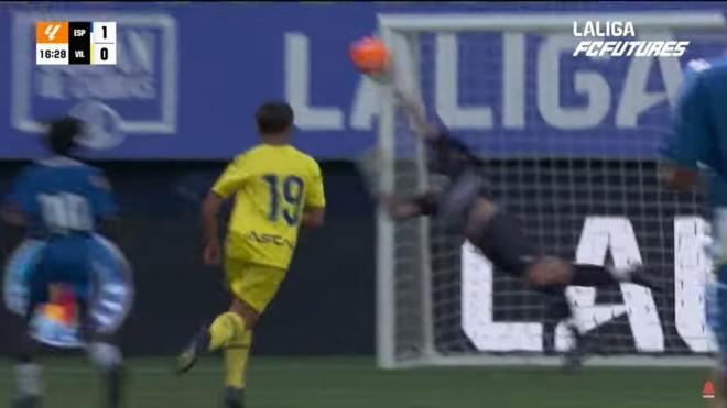 Martí Rey, portero del Espanyol, deja una parada imposible en LALIGA FC Futures (Imagen: LALIGA