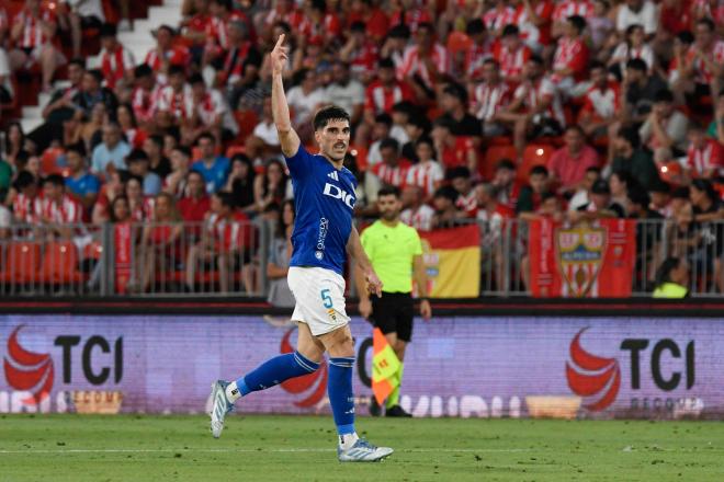 Nacho Vidal celebra uno de sus goles en el Almería-Real Oviedo (FOTO: EFE).