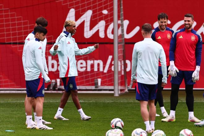 Lamine Yamal, en un entrenamiento de la selección (FOTO: EFE).