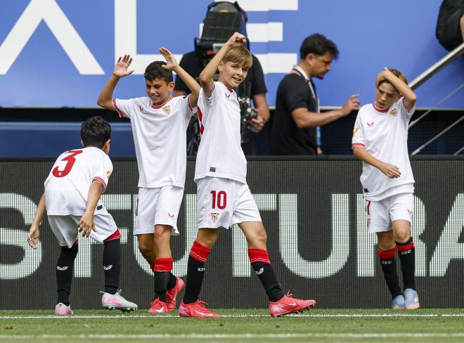 El Sevilla FC celebra uno de los golazos al Valencia en semis de LALIGA FC Futures (Foto: LALIGA).