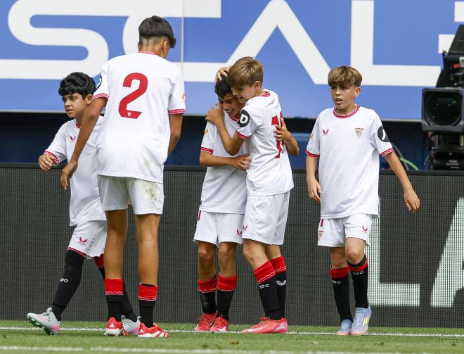 El Sevilla FC celebra uno de los golazos al Valencia en semis de LALIGA FC Futures (Foto: LALIGA).