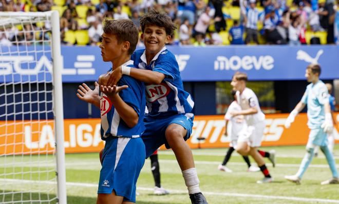 Gorka Cantín celebra su gol en el Sevilla FC - RCD Espanyol (Foto: LALIGA).