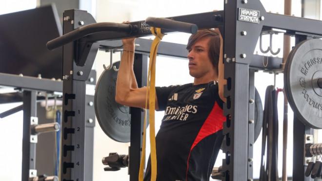 Álvaro Carreras entrena con el Benfica (SL Benfica)