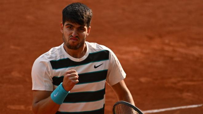 Carlos Alcaraz celebra un punto en Roland Garros (Cordon Press)