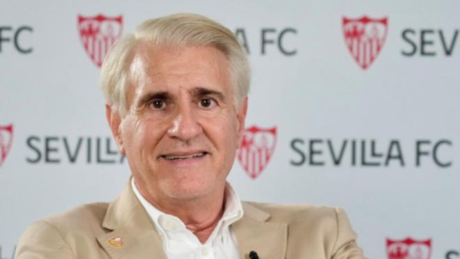 Antonio Cordón, en su primera entrevista con el Sevilla FC (Foto: SFC).