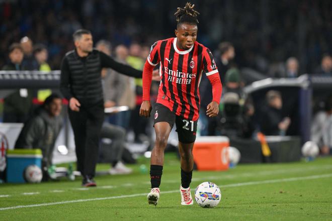Samu Chukwueze, jugando con el Milan (Foto: Cordon Press)-