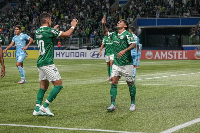 Los jugadores de Palmeiras celebr¡an un gol contra el Sporting de Cristal (Foto: Cordon Press)