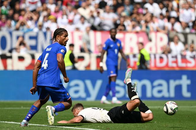 Loïc Badé, en su debut con la selección absoluta francesa (Foto: Cordon Press).