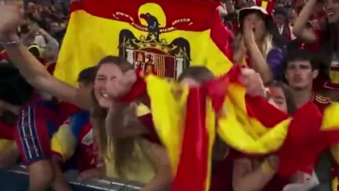 Bandera franquista en el Portugal-España (RTVE)