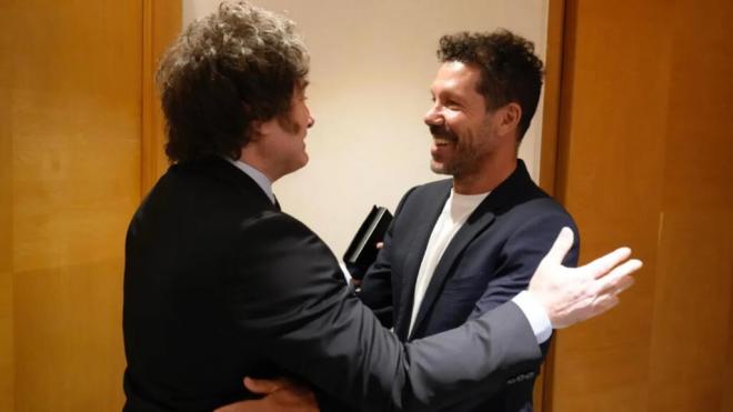 Javier Milei junto a Diego Simeone (Redes Sociales)