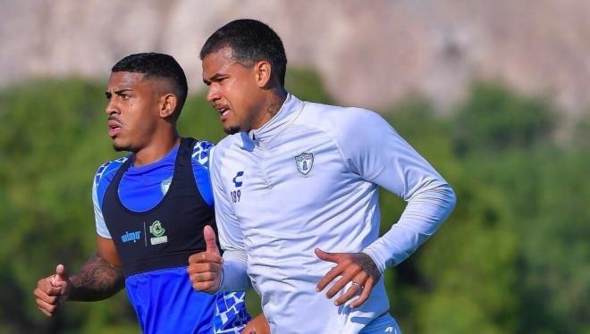 Robert Kenedy, entrenando con Pachuca.