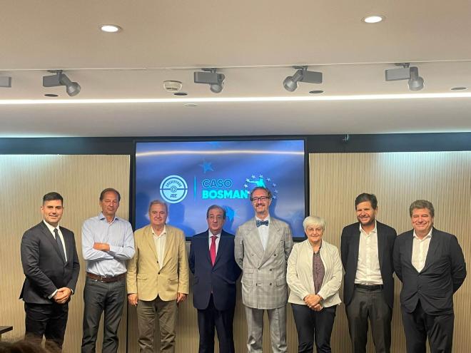 Mateu Alemnay, David Aganzo, entre otros, presentes en un acto de la AFE (Foto: ElDesmarque)