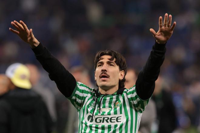 Héctor Bellerín, tras la final de la Conference League (Foto: Cordon Press).