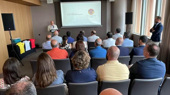 Presentación del nuevo proyecto del Club Triana Balonmano Vivero (Foto: Kiko Hurtado).