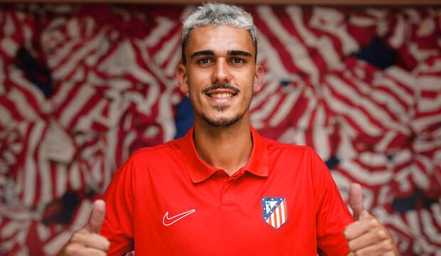 Joaquín González posa con la camiseta colchonera. (Foto: Atlético de Madrid)