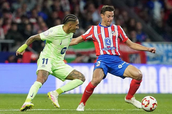 César Azpilicueta ante el FC Barcelona (Cordon Press)