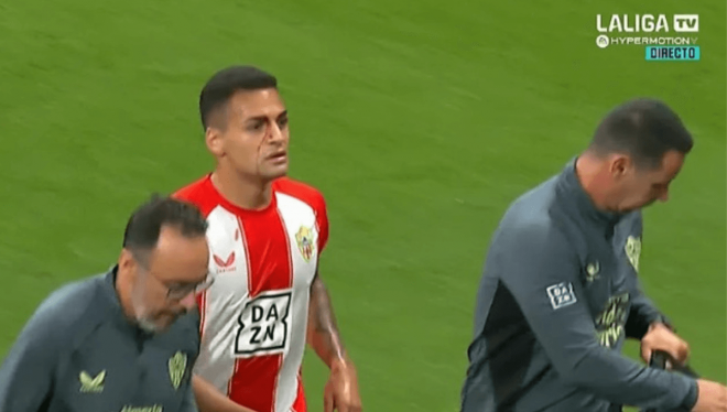 Brecha de Kaiky durante el Real Oviedo-Almería.