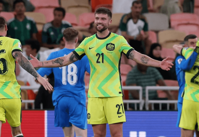 Cam Burgess celebra la clasificación para el Mundial con Australia