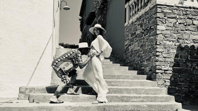 Dani Alves besando la barriguita de Joana Sanz (Instagram: @joanasanz)