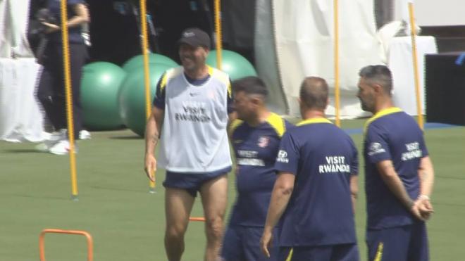 Simeone entrenando con sus jugadores en Los Ángeles (ElDesmarque)