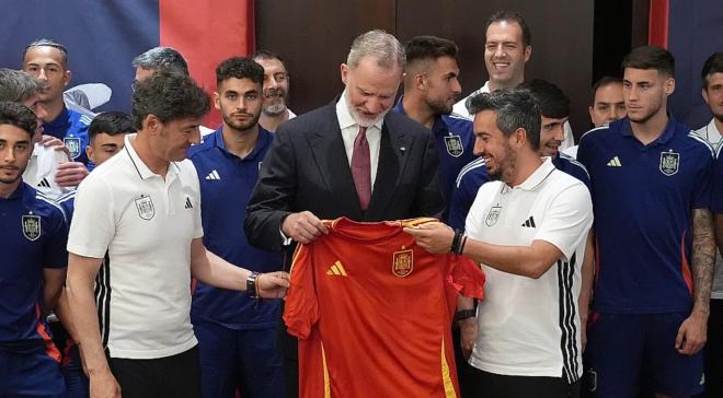 Visita del rey Felipe VI a España sub 21 en Bratislava (Foto: RFEF).