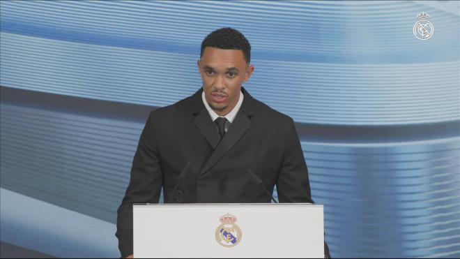 Alexander-Anorld en su presentación con el Real Madrid (Fuente: RMTV)