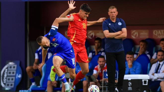 Gerard Martín, durante el partido entre España y Eslovaquia (foto: EFE).