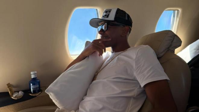 Lamine Yamal, en avión privado (Instagram)