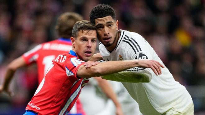 César Azpilicueta y Jude Bellingham durante el derbi (Fuente: Europa Press)