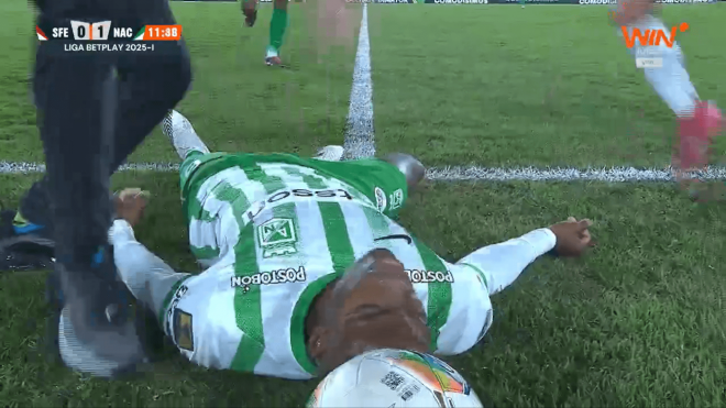 Andrés Román se desploma en pleno partido.