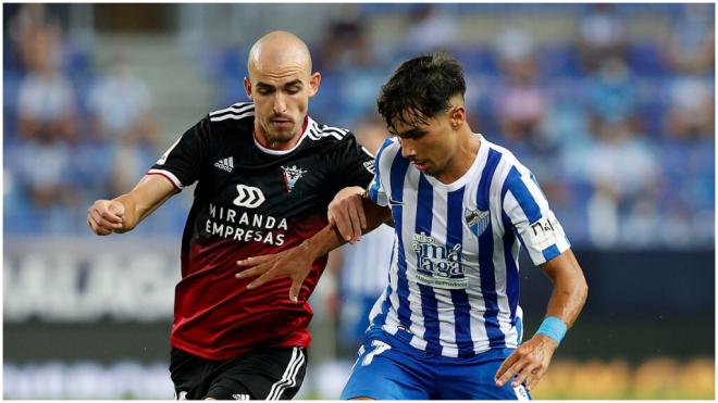 Kevin Medina jugando con el Málaga CF. (Foto: @MalagaCF)