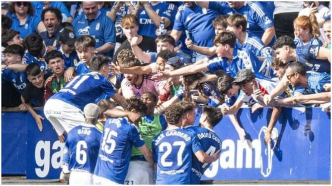 El Real Oviedo con su afición en el Carlos Tartiere. (Foto: Europa Press)