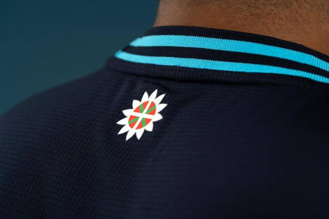 La ikurriña y el eguzkilore en la segunda camiseta para la temporada 2025-2026 (Foto: Athletic Club).
