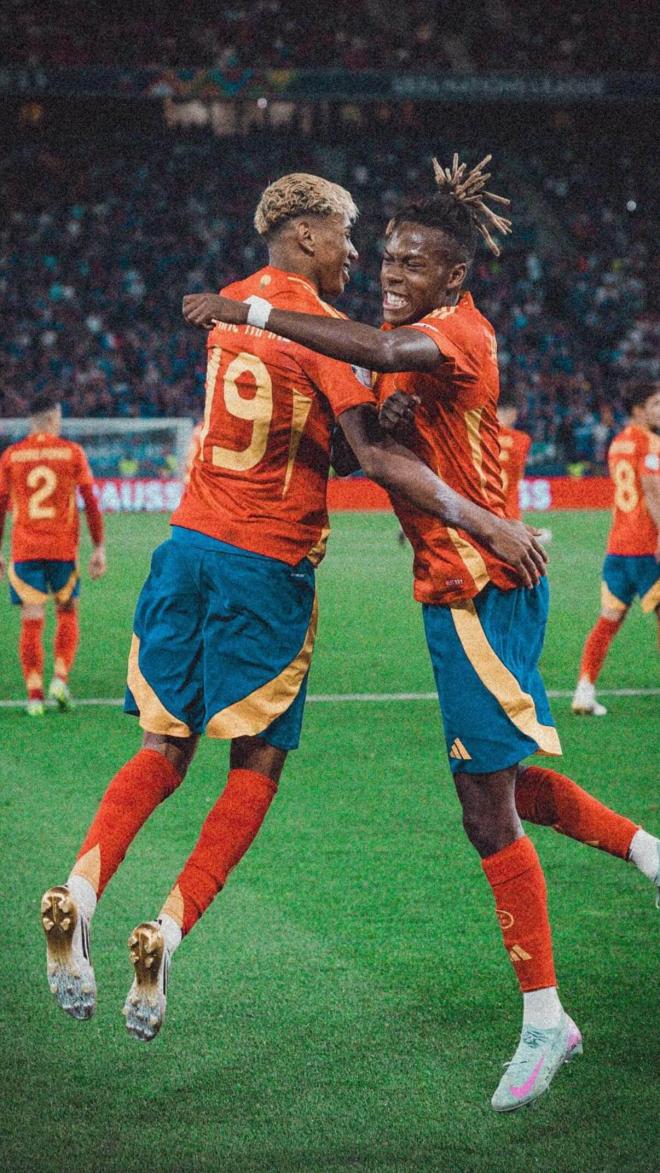 Lamine Yamal y Nico Wiliams celebrando un gol con España (Instagram: @lamineyamal)