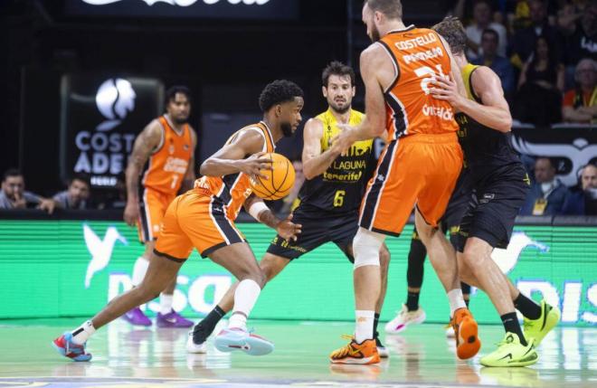 Valencia Basket busca asaltar la fortaleza de La Laguna Tenerife y pasar a la final