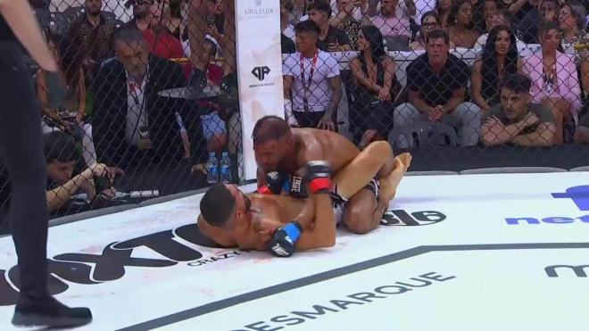 Lance del combate entre Lewis Pico y Mohammed Majid.
